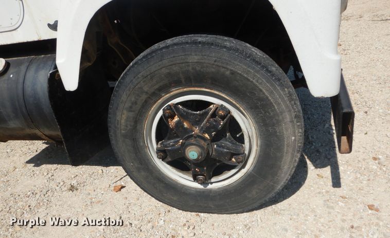 image for item JG9064 1972 International 4700  water truck