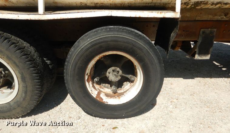 image for item JG9064 1972 International 4700  water truck