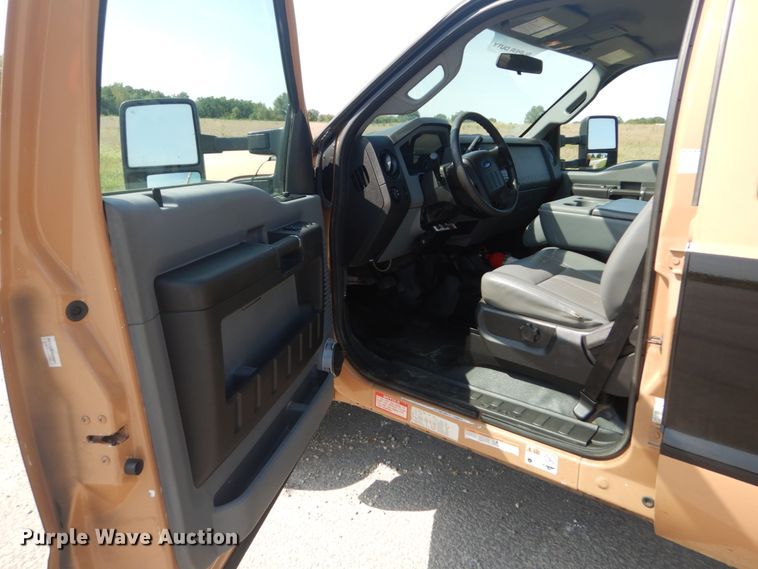 image for item JG9078 2015 Ford F550 Super Duty XL  Crew Cab utility / service truck