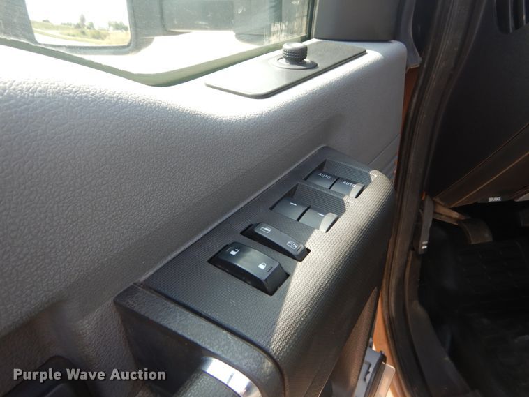 image for item JG9078 2015 Ford F550 Super Duty XL  Crew Cab utility / service truck