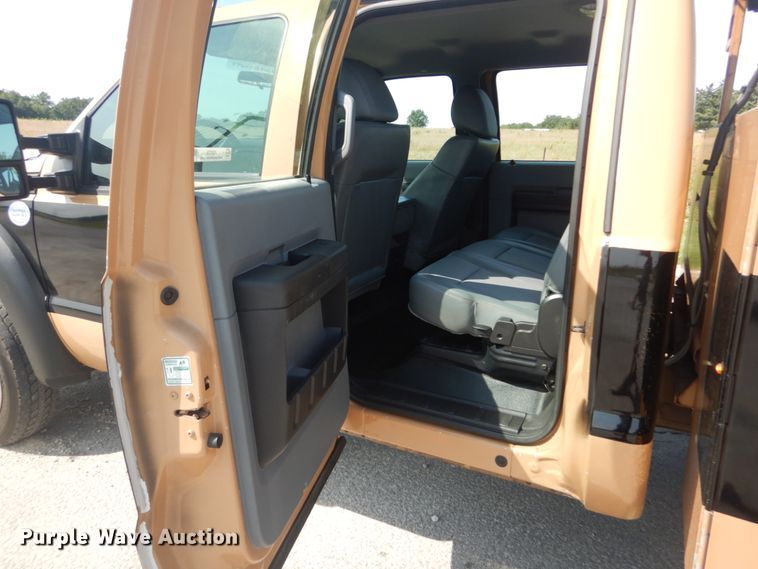 image for item JG9078 2015 Ford F550 Super Duty XL  Crew Cab utility / service truck