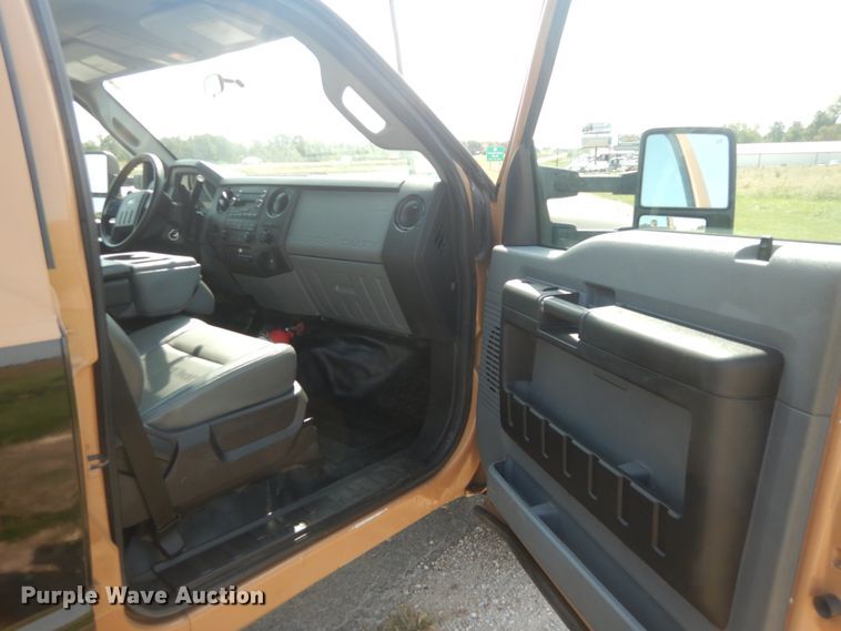 image for item JG9078 2015 Ford F550 Super Duty XL  Crew Cab utility / service truck