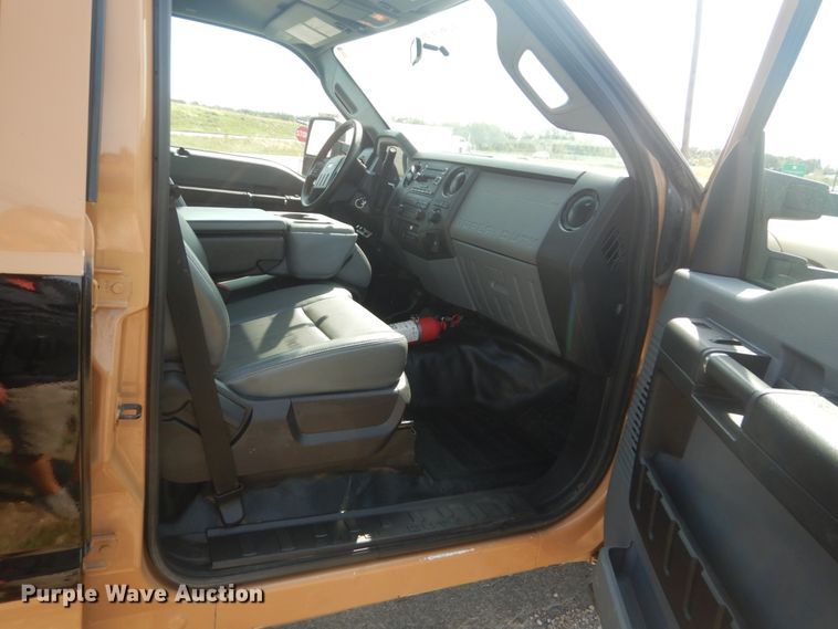 image for item JG9078 2015 Ford F550 Super Duty XL  Crew Cab utility / service truck