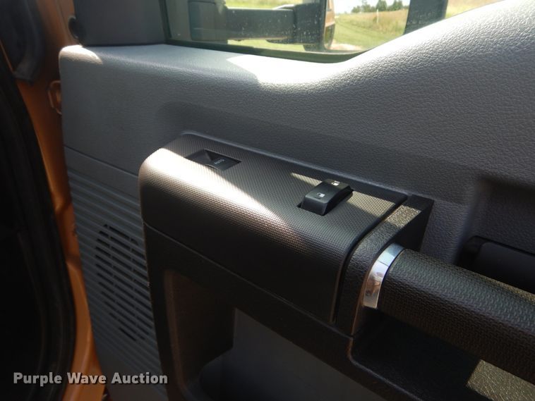 image for item JG9078 2015 Ford F550 Super Duty XL  Crew Cab utility / service truck