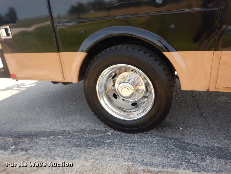 image for item JG9078 2015 Ford F550 Super Duty XL  Crew Cab utility / service truck