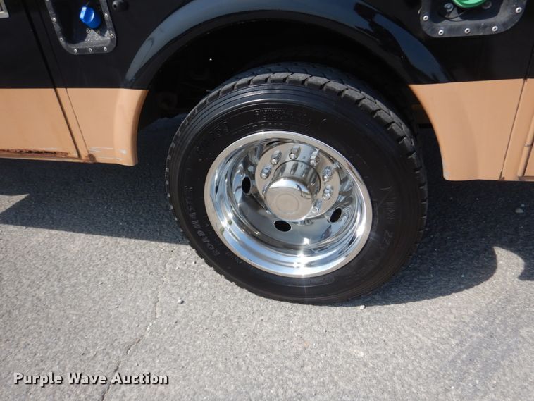 image for item JG9078 2015 Ford F550 Super Duty XL  Crew Cab utility / service truck