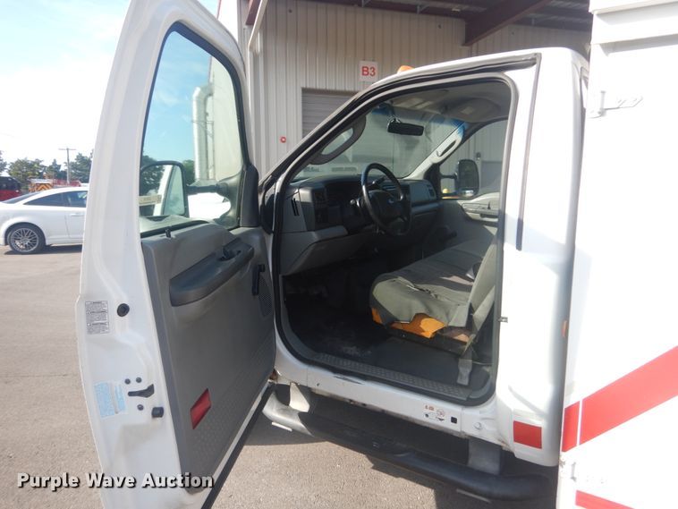 image for item JG9105 2003 Ford F550 Super Duty XL  utility / service truck