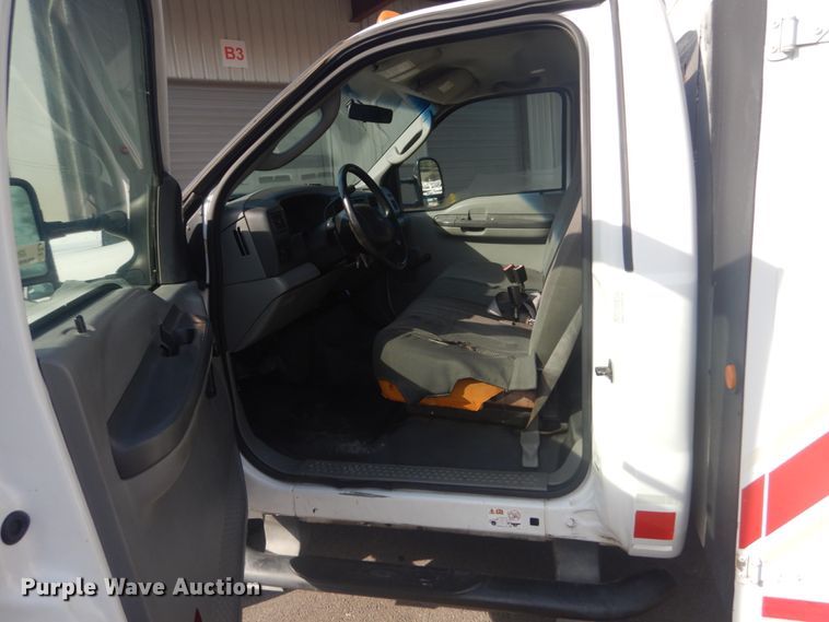 image for item JG9105 2003 Ford F550 Super Duty XL  utility / service truck