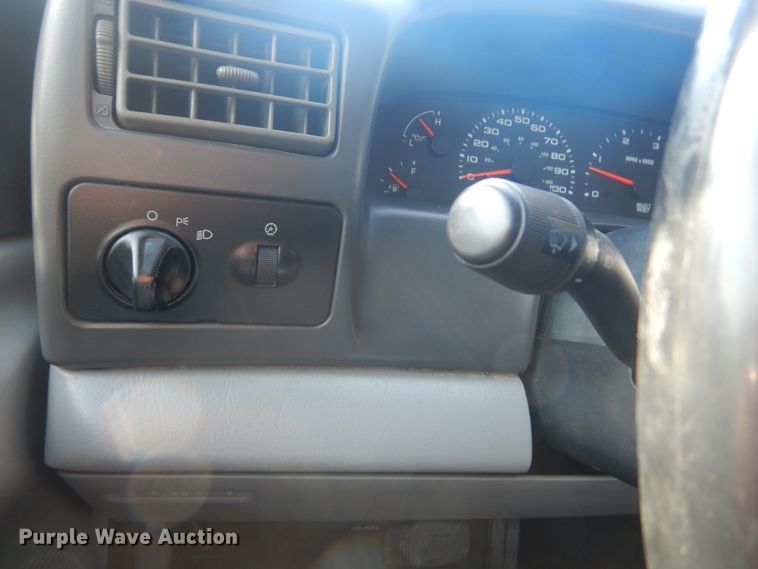 image for item JG9105 2003 Ford F550 Super Duty XL  utility / service truck