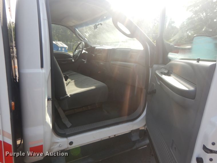 image for item JG9105 2003 Ford F550 Super Duty XL  utility / service truck