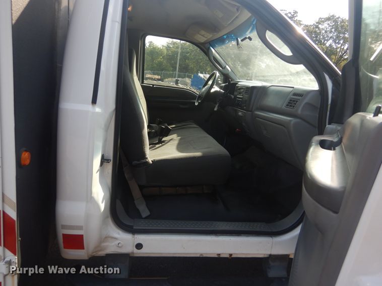 image for item JG9105 2003 Ford F550 Super Duty XL  utility / service truck