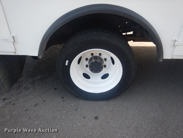image for item JG9105 2003 Ford F550 Super Duty XL  utility / service truck