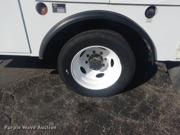 image for item JG9105 2003 Ford F550 Super Duty XL  utility / service truck