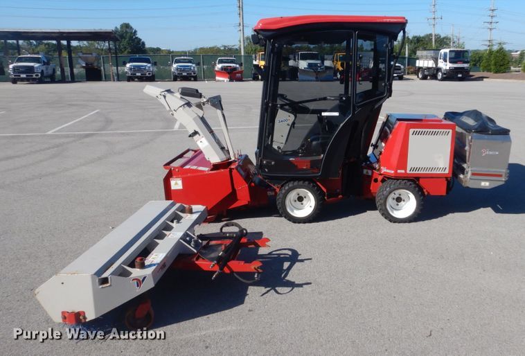 image for item JG9170 2015 Ventrac 3400Y  compact tractor