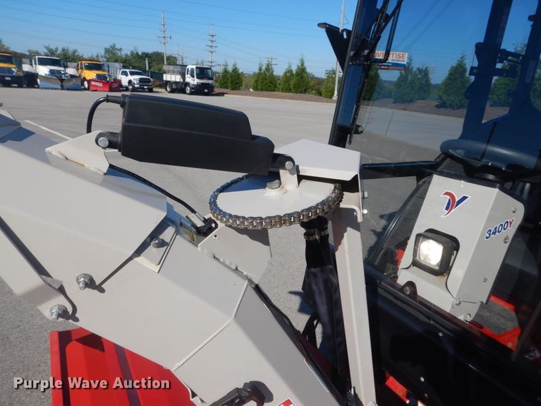 image for item JG9170 2015 Ventrac 3400Y  compact tractor