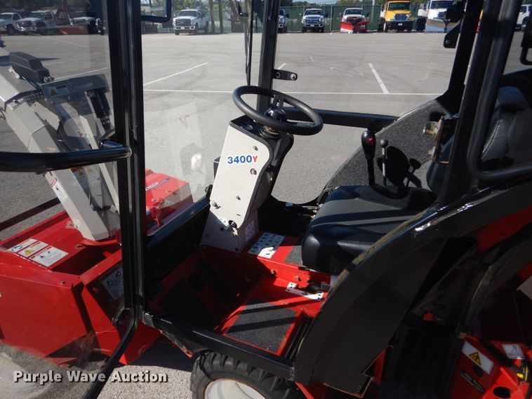 image for item JG9170 2015 Ventrac 3400Y  compact tractor