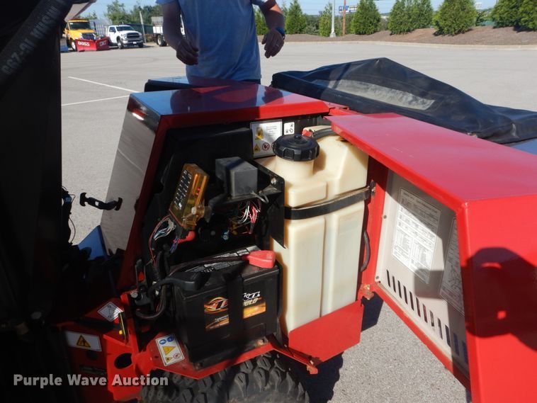 image for item JG9170 2015 Ventrac 3400Y  compact tractor