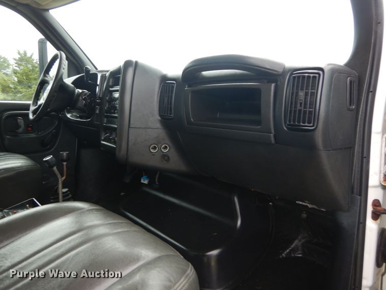 image for item JI9606 2009 GMC C5500  dump truck