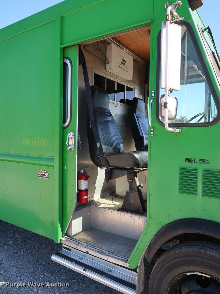 image for item JP9380 1994 Chevrolet P30  delivery truck