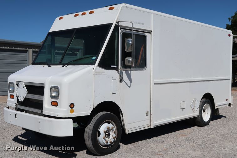 image for item JP9382 1997 Freightliner MT45  delivery truck