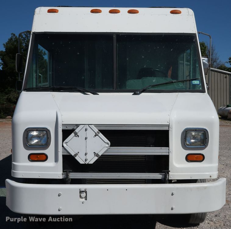 image for item JP9382 1997 Freightliner MT45  delivery truck