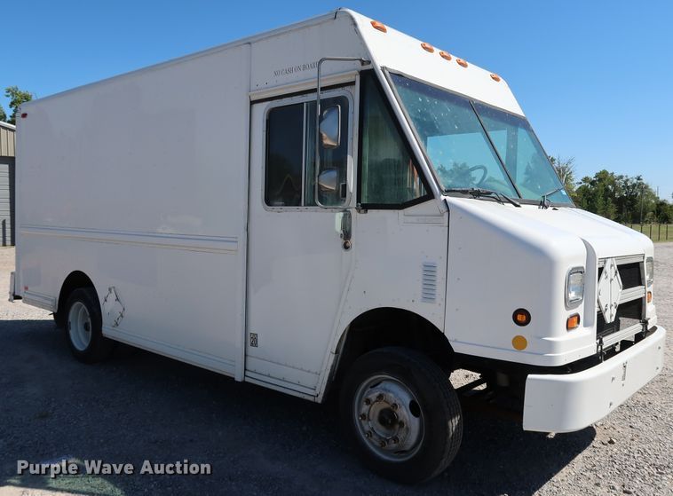 image for item JP9382 1997 Freightliner MT45  delivery truck