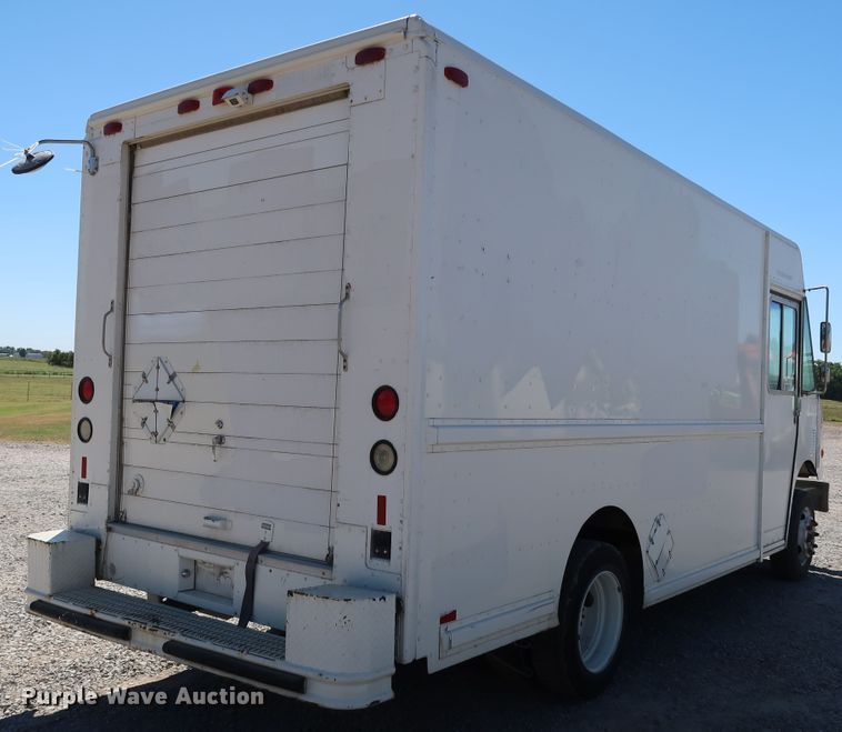 image for item JP9382 1997 Freightliner MT45  delivery truck