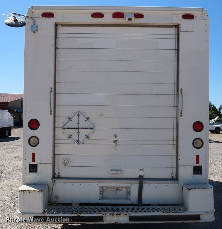 image for item JP9382 1997 Freightliner MT45  delivery truck