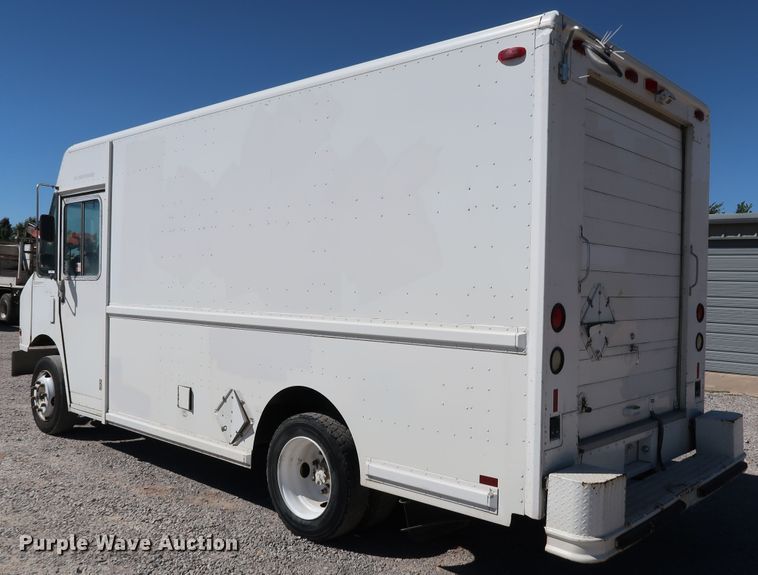 image for item JP9382 1997 Freightliner MT45  delivery truck