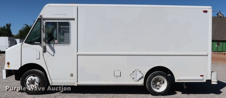 image for item JP9382 1997 Freightliner MT45  delivery truck