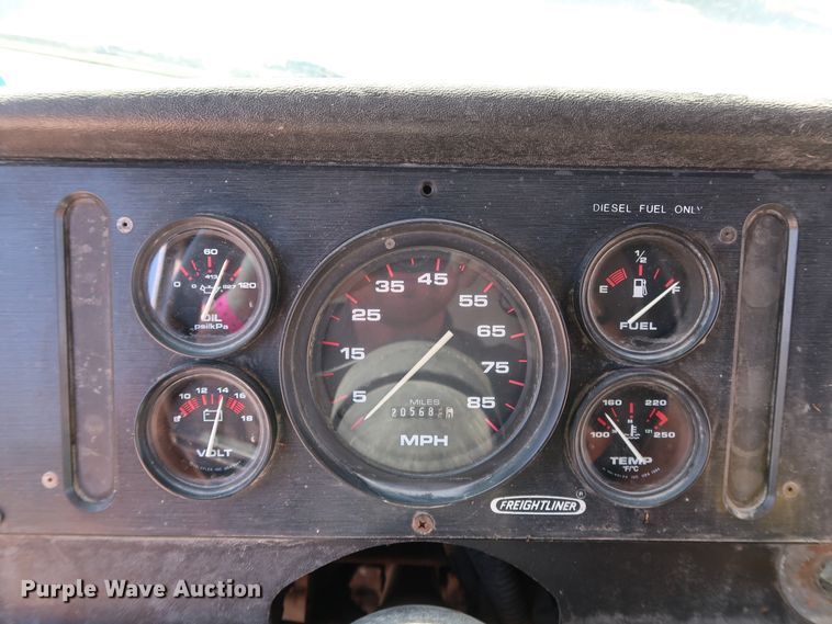 image for item JP9382 1997 Freightliner MT45  delivery truck