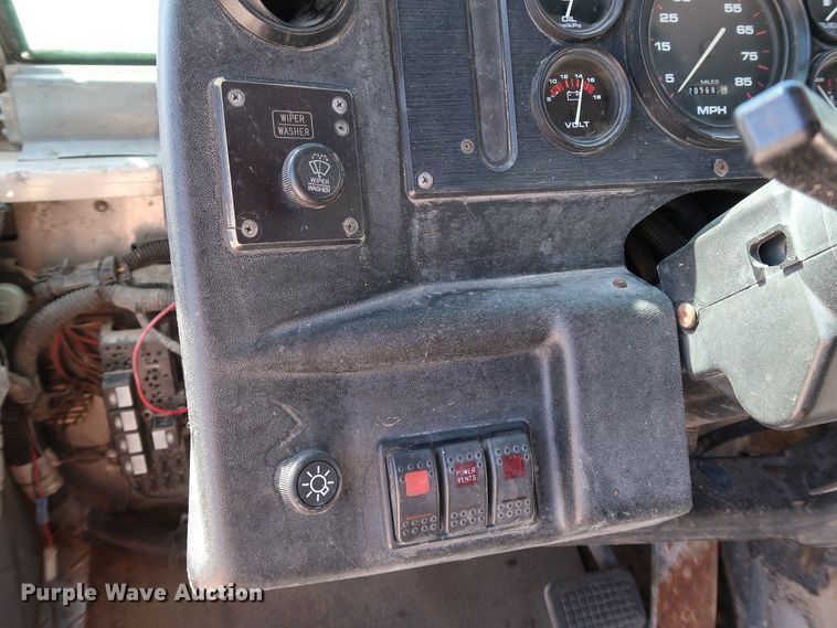 image for item JP9382 1997 Freightliner MT45  delivery truck