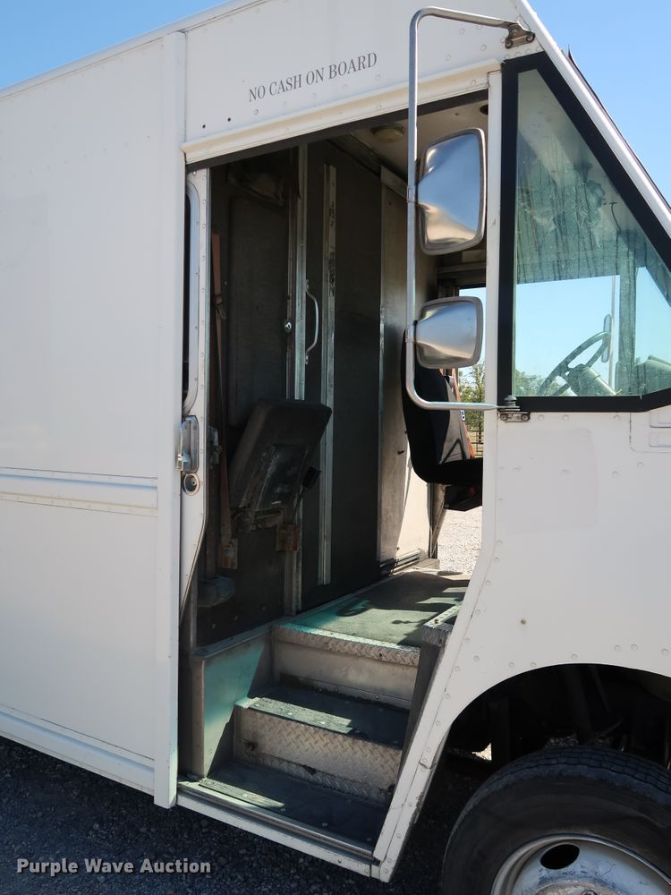 image for item JP9382 1997 Freightliner MT45  delivery truck