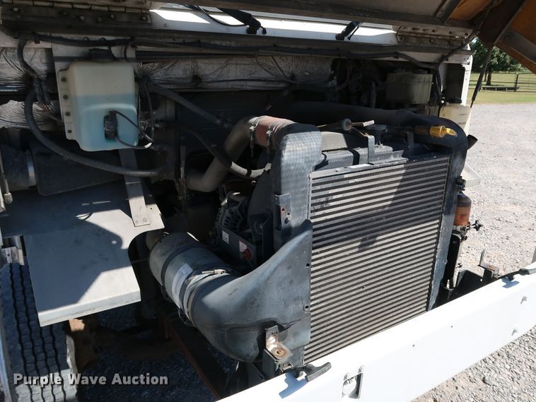 image for item JP9382 1997 Freightliner MT45  delivery truck