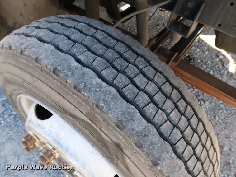 image for item JP9382 1997 Freightliner MT45  delivery truck