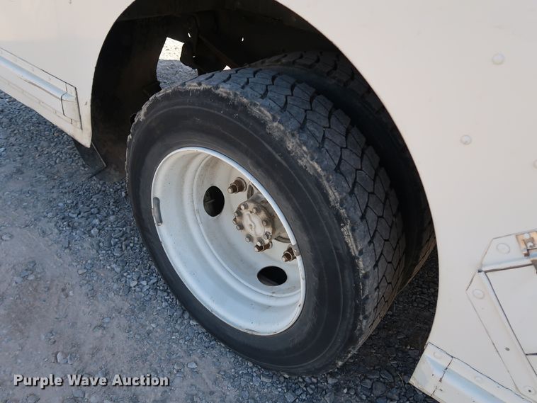 image for item JP9382 1997 Freightliner MT45  delivery truck