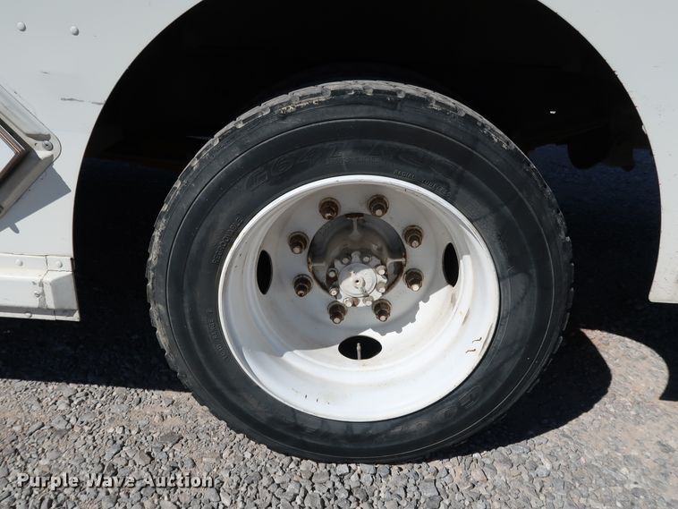 image for item JP9382 1997 Freightliner MT45  delivery truck