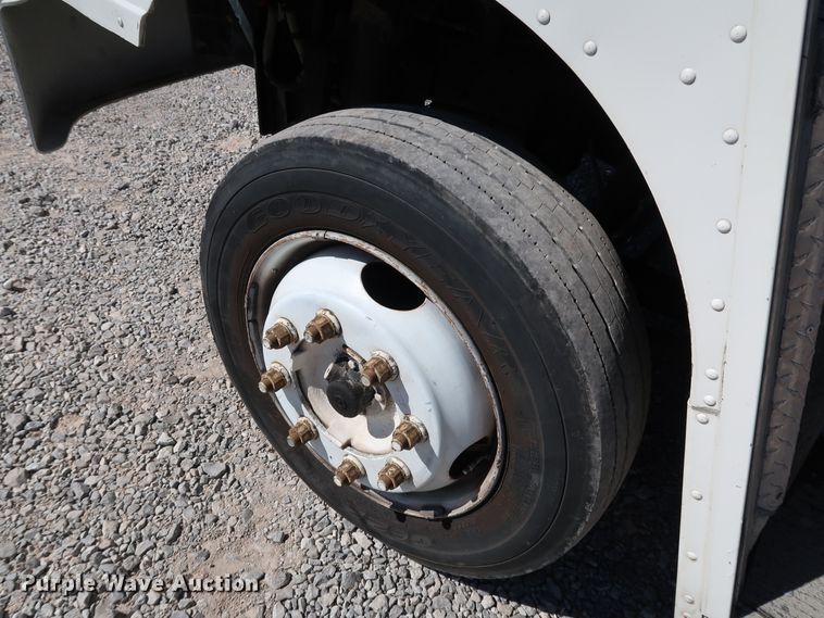 image for item JP9382 1997 Freightliner MT45  delivery truck