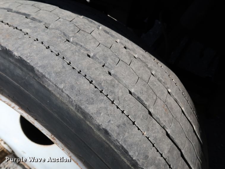 image for item JP9382 1997 Freightliner MT45  delivery truck