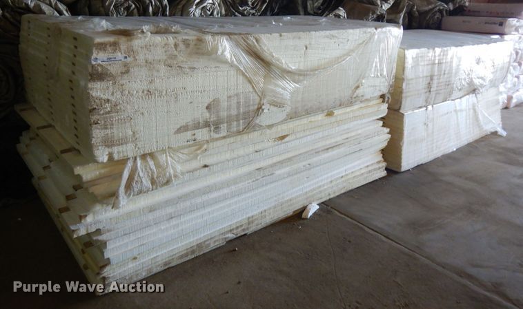 image for item JQ9155 Approximately 64 pieces of styrofoam