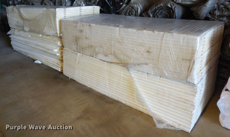 image for item JQ9155 Approximately 64 pieces of styrofoam