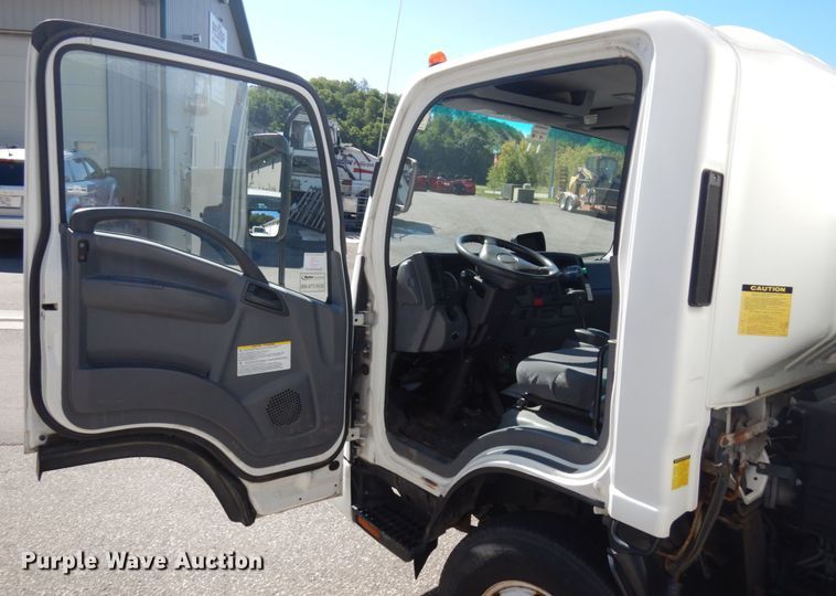 image for item JQ9156 2012 Isuzu NPR  box truck