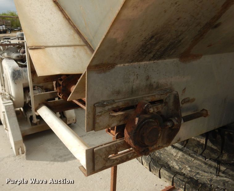 image for item JQ9204 Henderson 9x304SSxHYD  spreader