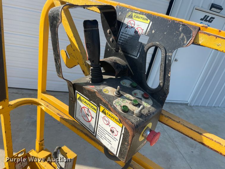 image for item JQ9529 2012 Haulotte Optimum 1930E  scissor lift