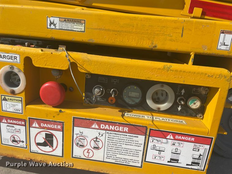 image for item JQ9529 2012 Haulotte Optimum 1930E  scissor lift