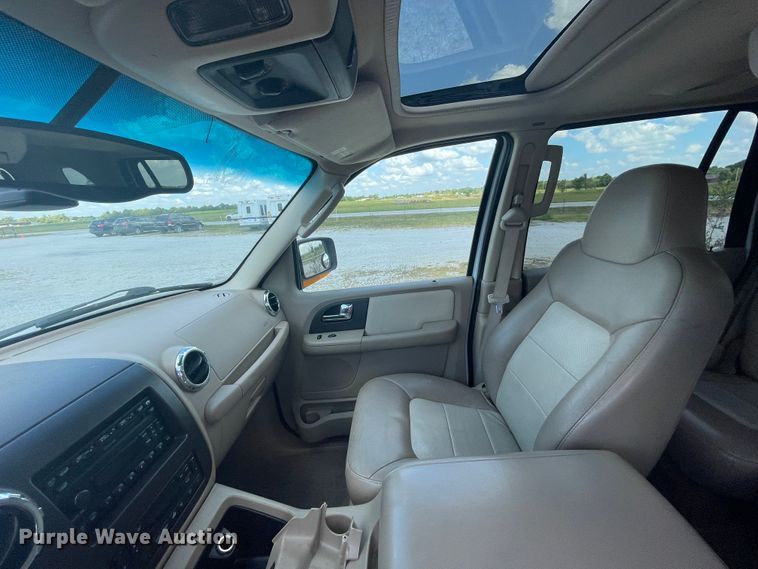 image for item JQ9554 2005 Ford Expedition  SUV