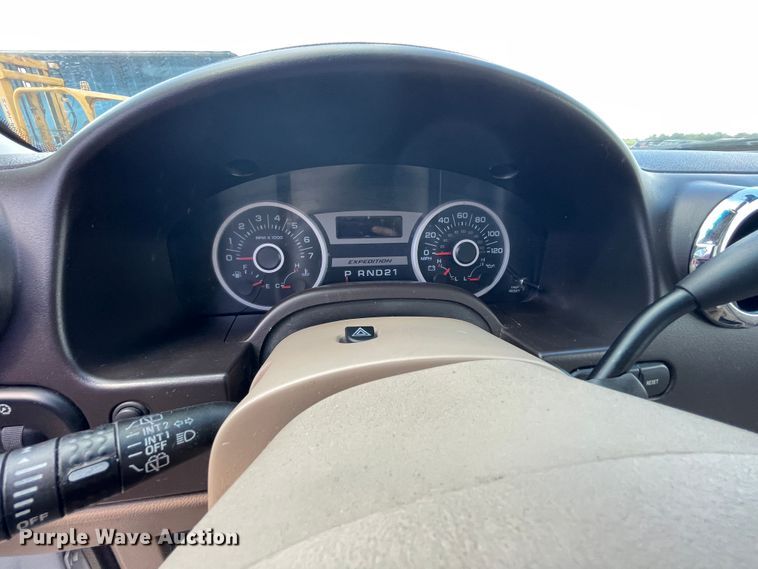 image for item JQ9554 2005 Ford Expedition  SUV