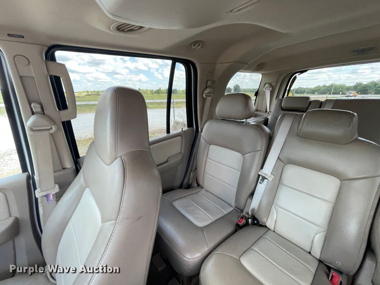 image for item JQ9554 2005 Ford Expedition  SUV