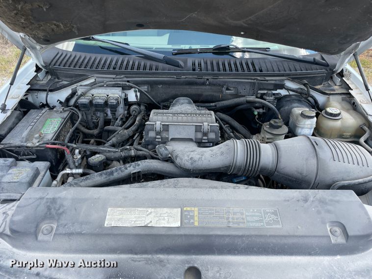 image for item JQ9554 2005 Ford Expedition  SUV