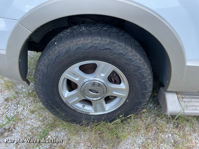 image for item JQ9554 2005 Ford Expedition  SUV